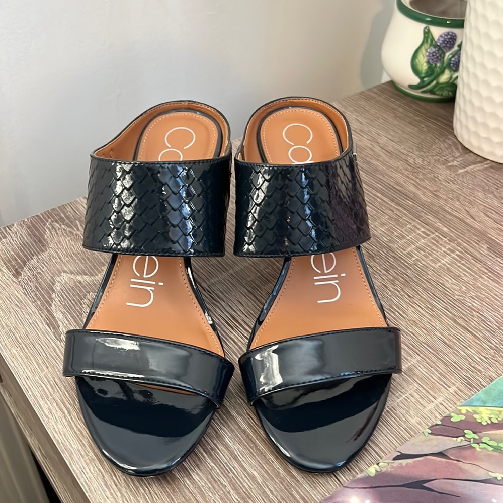 NWT CALVIN KLEIN CECILY SANDAL Open Toe Strappy size 6